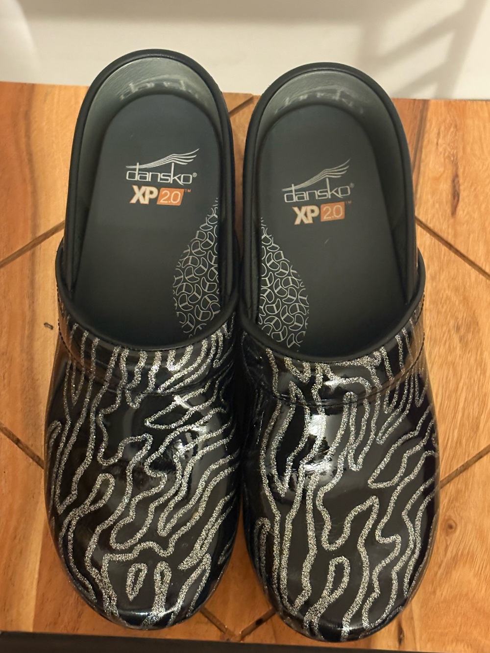 Dansko Pro XP 2.0 Glitter Wave Patent Clog - Picture 5 of 7